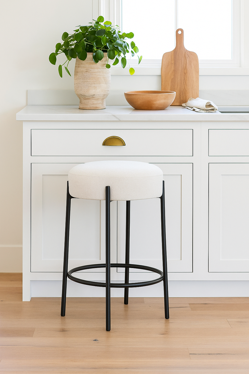 BARSTOOL W/ WHITE BOULCE FABRIC/BLACK STEEL FRAME