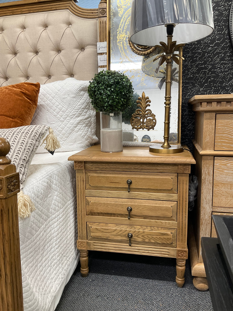 French Villa 3 drawers OAK Bedside table / Natural 20% Gloss/ Drop Pull