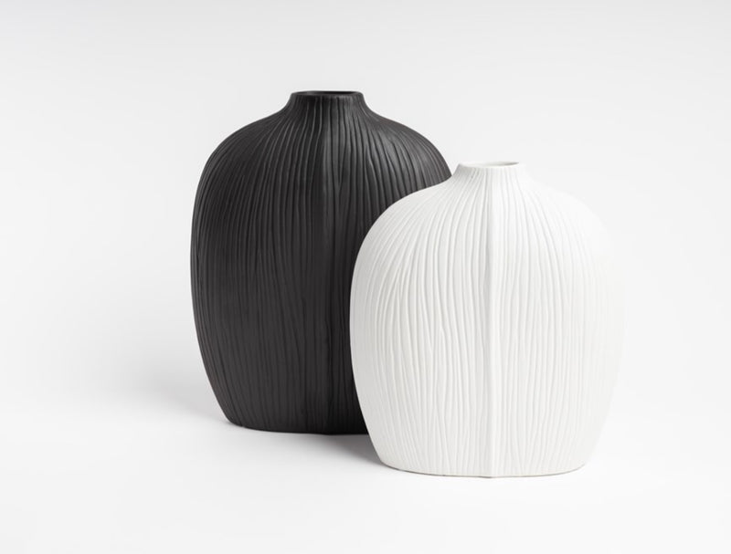 Alvi Vase / Matt Black