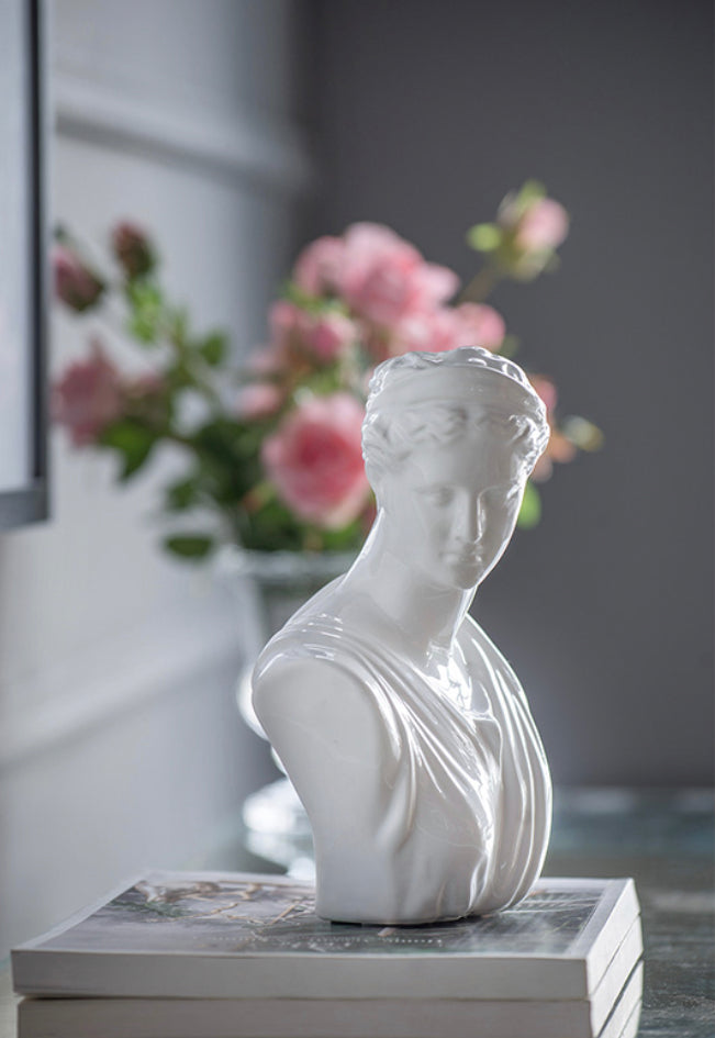 Jolie Bust Statue