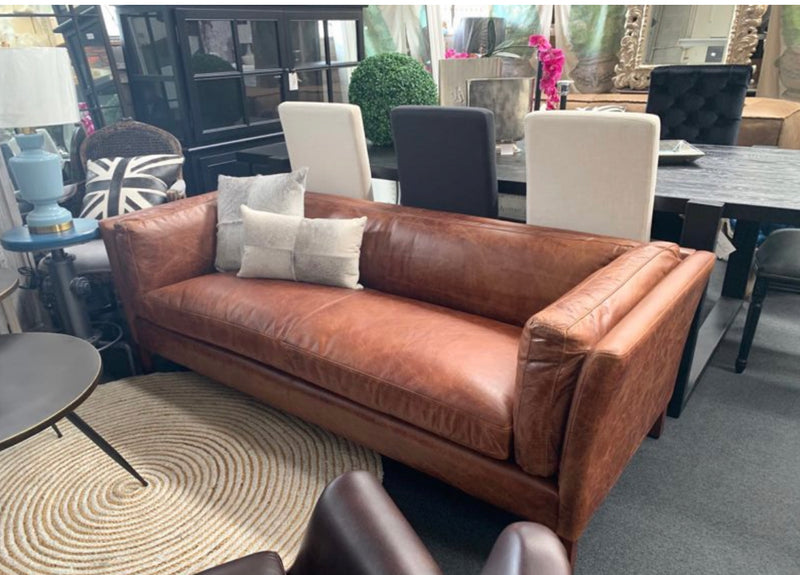 Floor Model Clearance! Clara Modern Classic Leather Loveseat/ LAST ONE SPECIAL