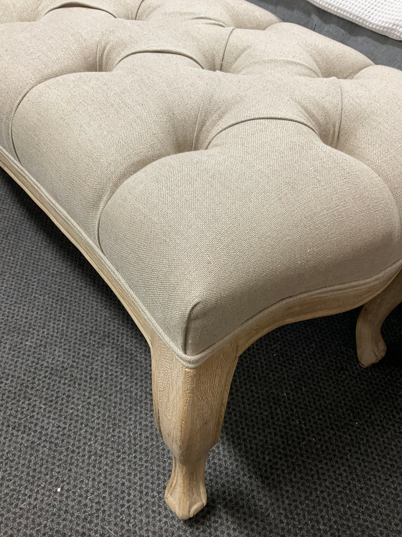 Buttoned Bench Beige Linen/Oak / Weather Washed