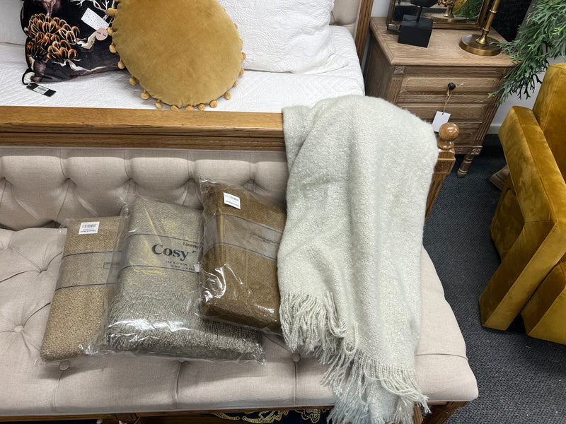 Cosy Throw- Camel