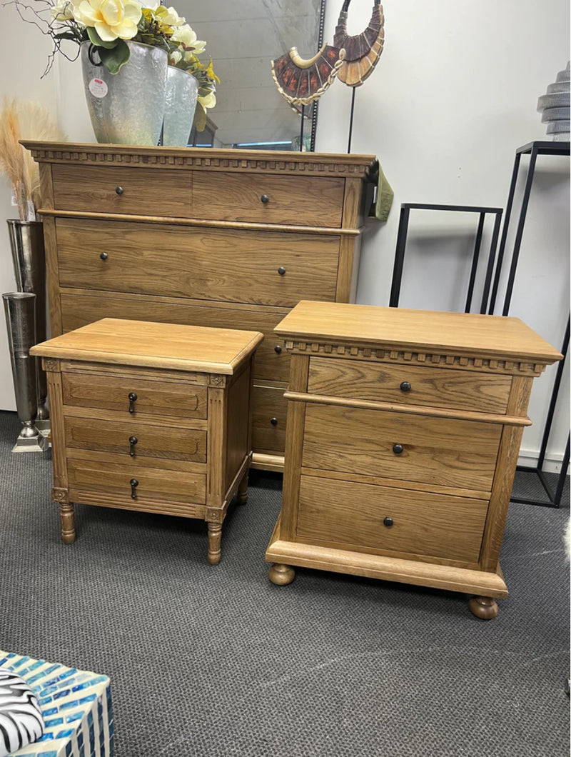 MAISON FABRIC PANEL OAK BED Queen