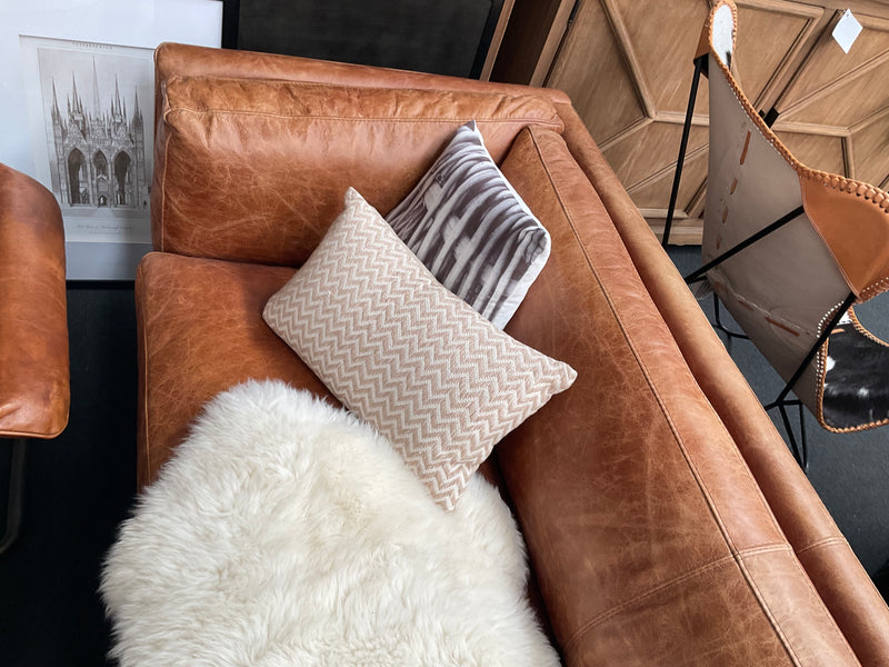 Floor Model Clearance! Clara Modern Classic Leather Loveseat/ LAST ONE SPECIAL