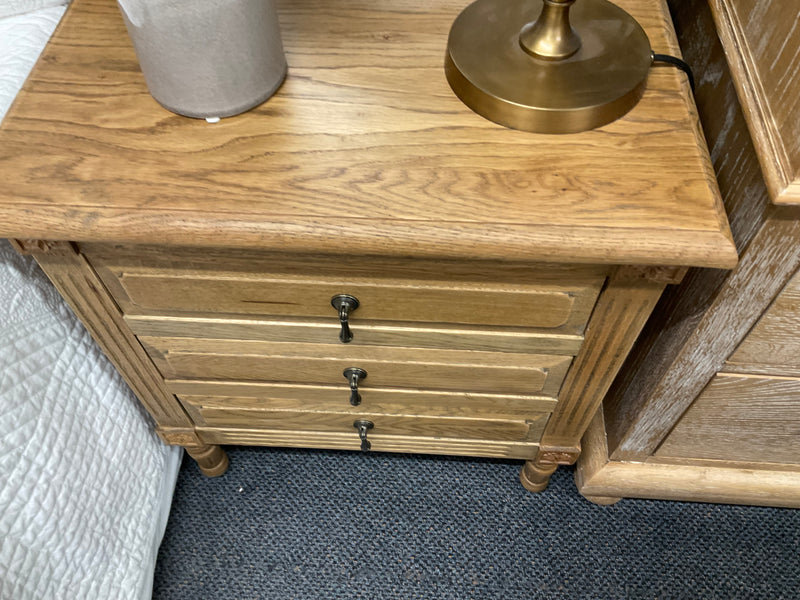 French Villa 3 drawers OAK Bedside table / Natural 20% Gloss/ Drop Pull