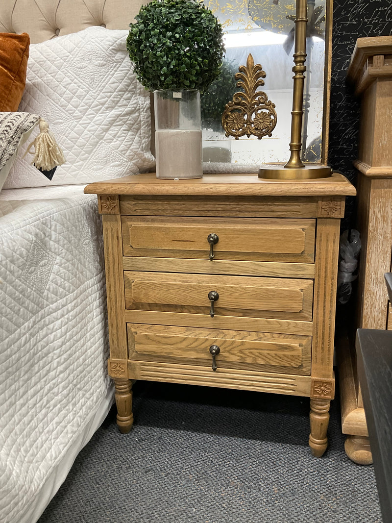 French Villa 3 drawers OAK Bedside table / Natural 20% Gloss/ Drop Pull
