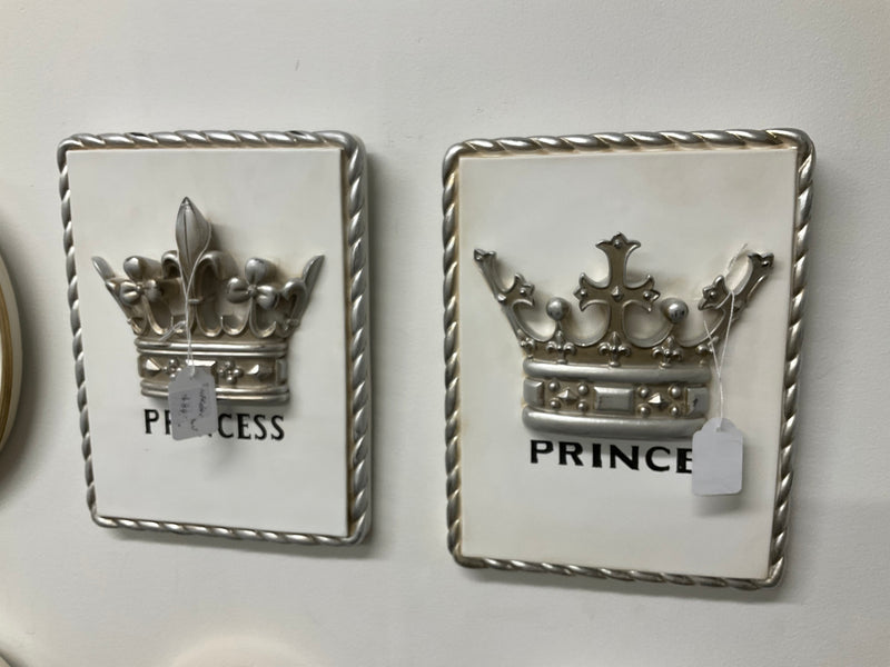 WALLART-CROWN PRINCE-WHITE(27CM)