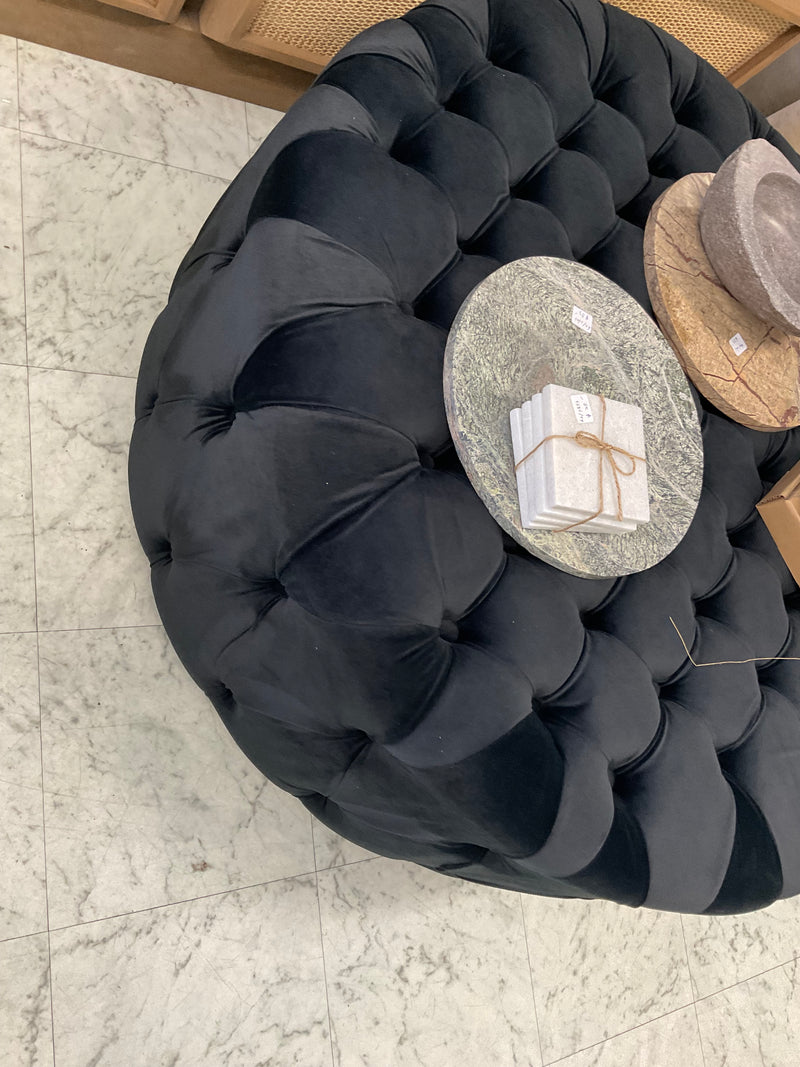 Round Tufted Ottoman Black / Castors