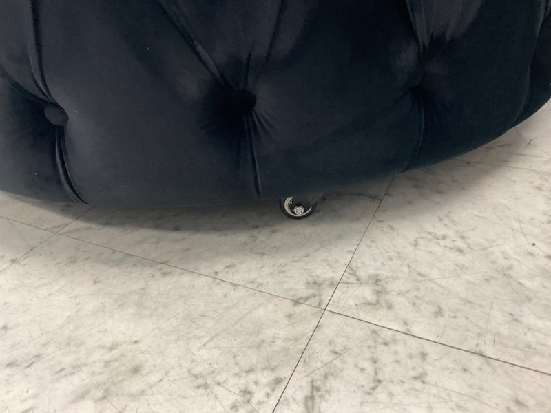 Round Tufted Ottoman Black / Castors