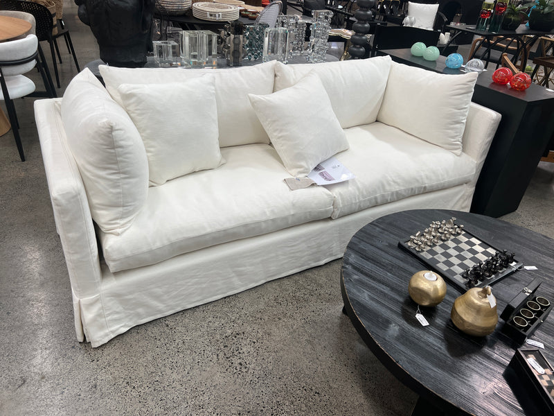 Long Island Slipcover Sofa / White Linen