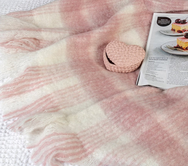 BLISS WOOL MOHAIR BLEND THROW /Pink