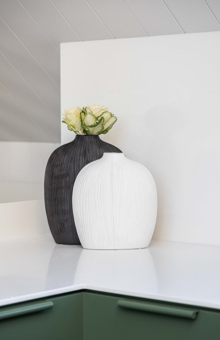 Alvi Vase / Matt Black