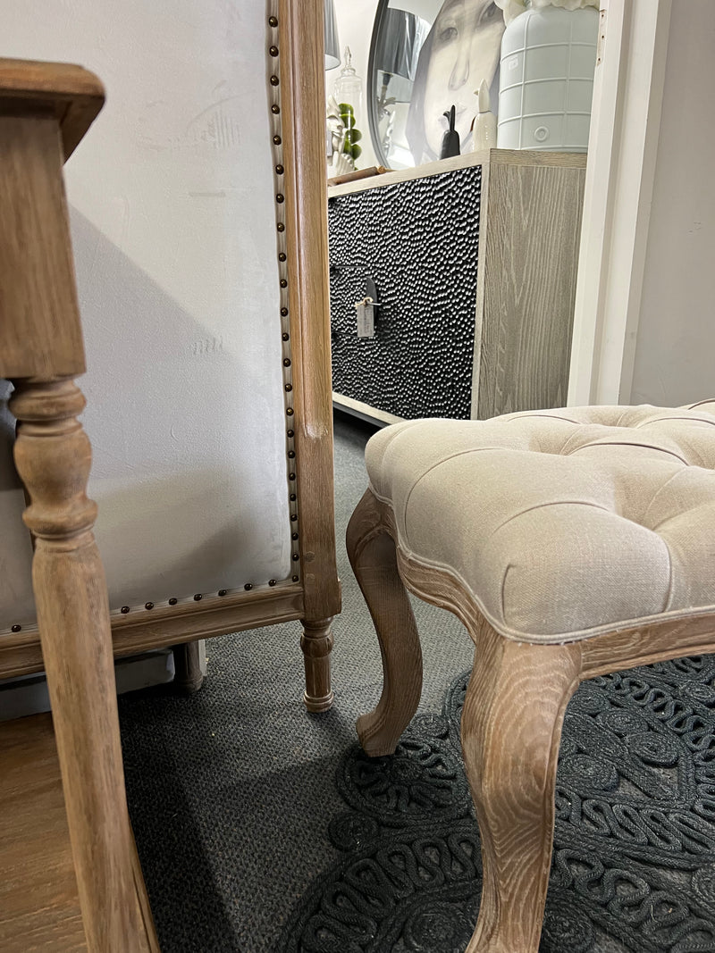 Buttoned Bench Beige Linen/Oak / Weather Washed