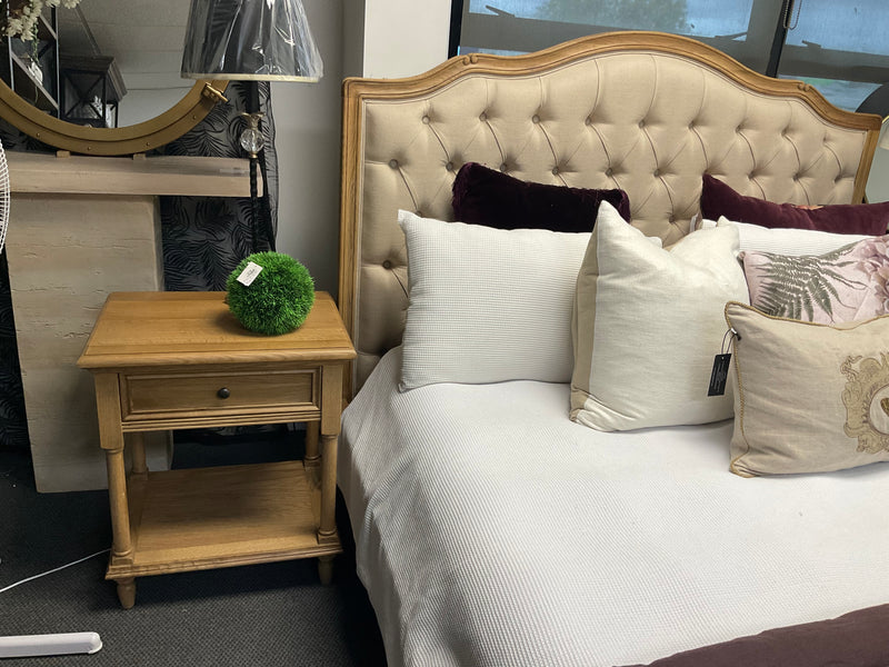 MAISON FABRIC PANEL OAK BED Queen