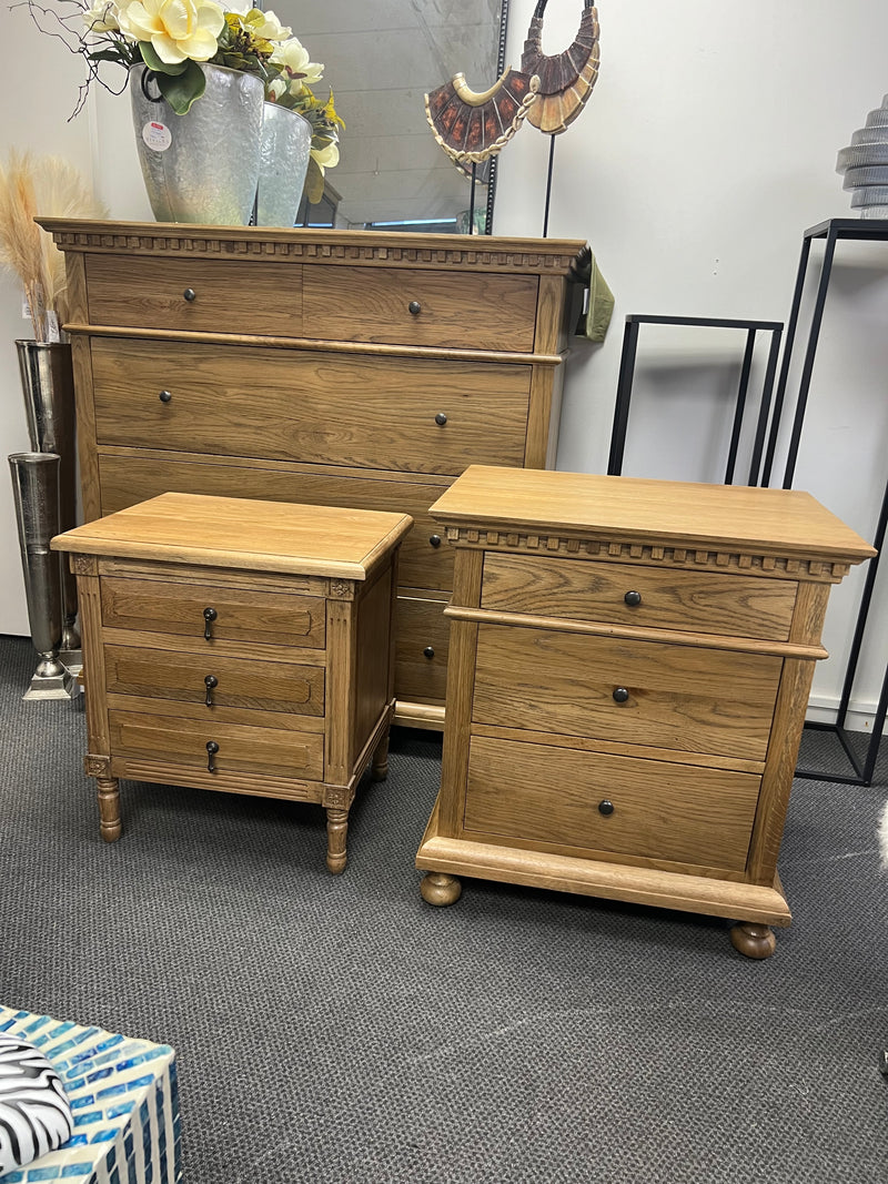 Maison French Country Oak Natural 5 Drawer Dresser- Natural Gloss