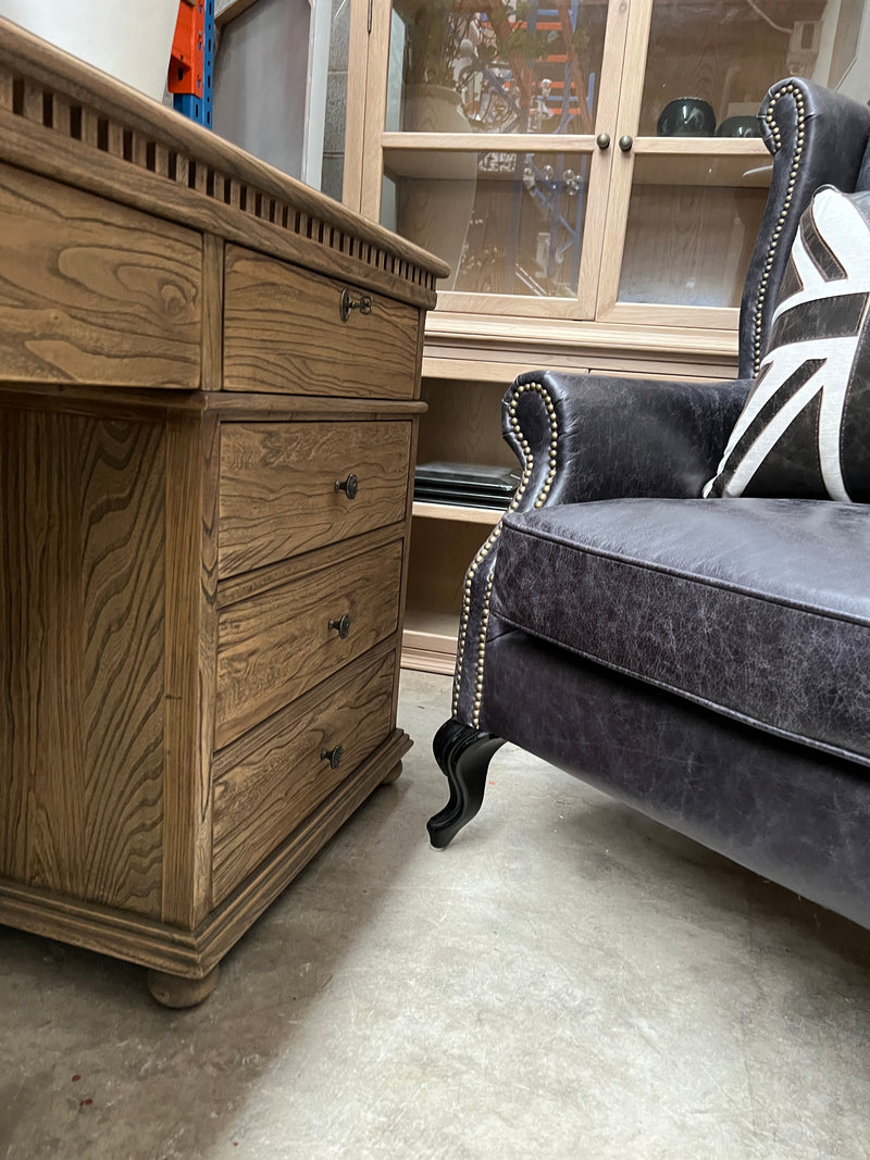 47% OFF Architectural Classicism Desk