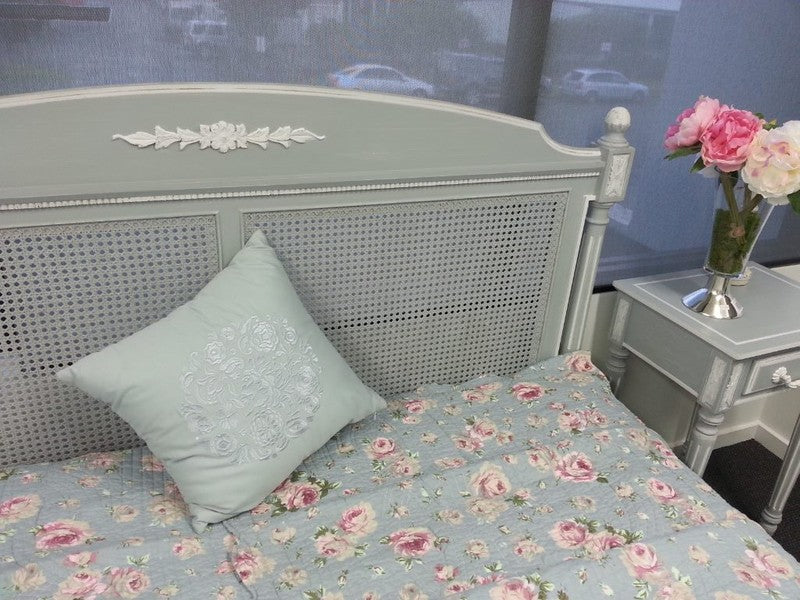 GUSTAVIEN-- Bedside