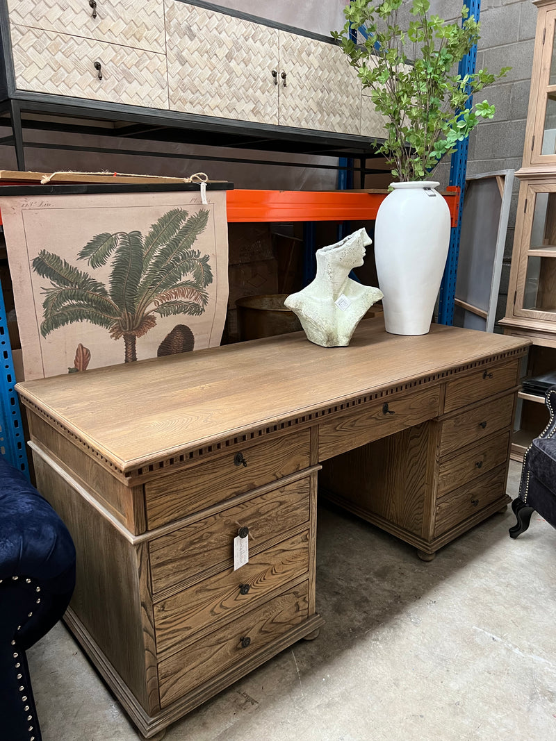 47% OFF Architectural Classicism Desk