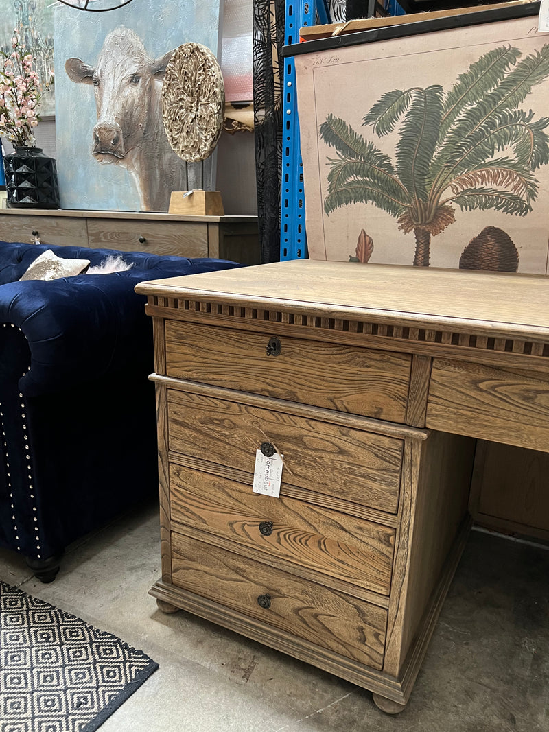 47% OFF Architectural Classicism Desk