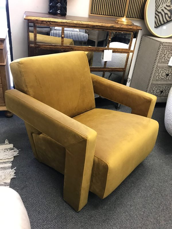Alisa Chair in Mustard Velvet