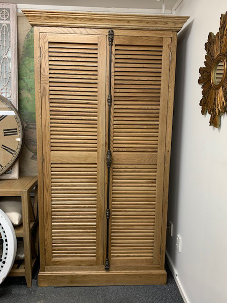 SHUTTER DOUBLE-DOOR CABINET Oak natural